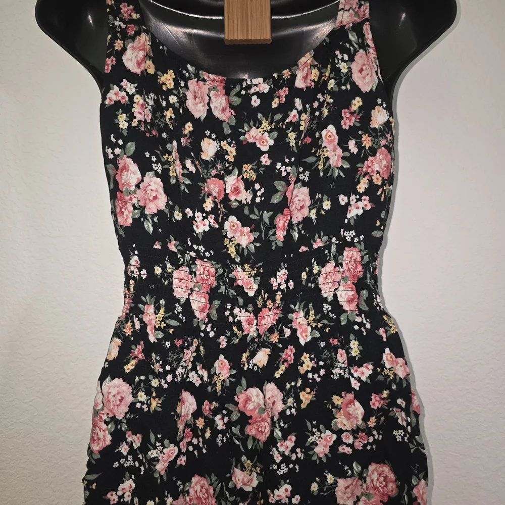 No Boundaries Black Floral Blouse - Picture 2 of 3